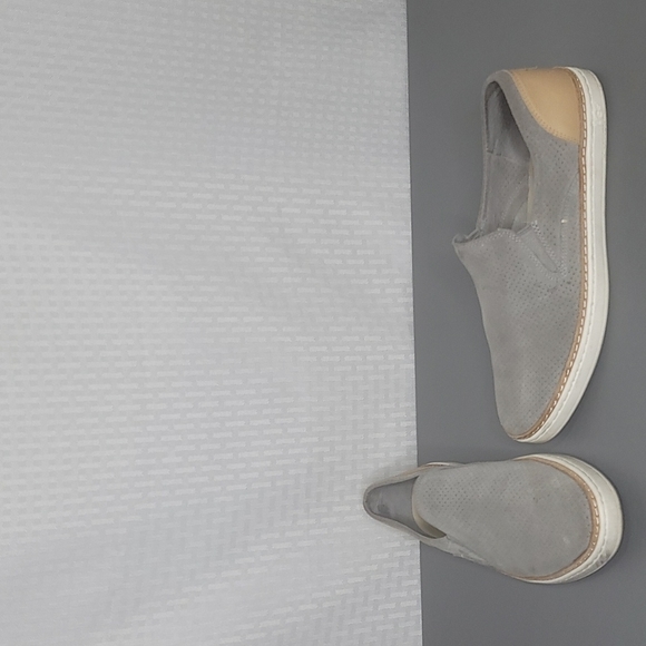 UGG Womens Adley Perf Slip On Sneaker Shoes size 9.5 - Picture 1 of 9